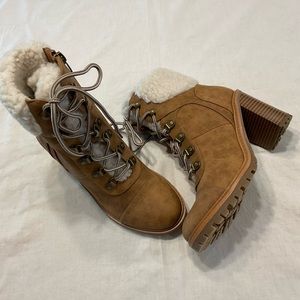 Nine West Women’s Boots, Camel Color with faux fur, wide heal. Size 6 & 1/2